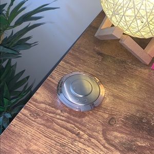 BECCA COSMETICS HIGHLIGHTER